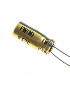 Nichicon 10uF / 50V FW audio elektrolyyttikondensaattori, pysty