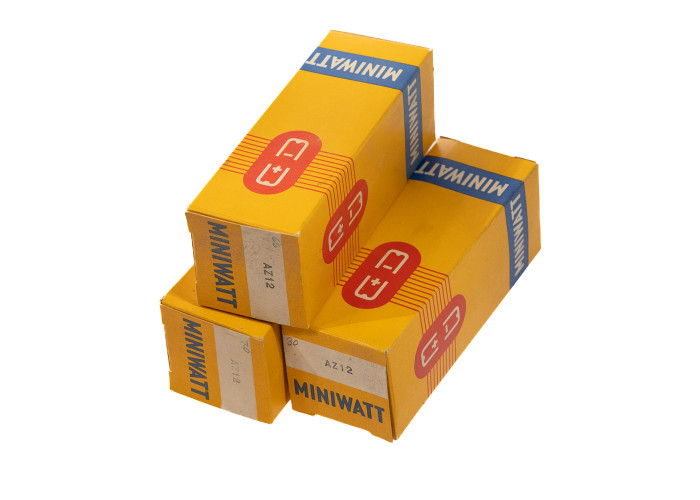 AZ12 NOS - poistossa