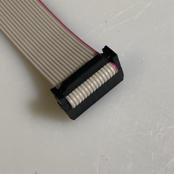 Lattakaapeliliittimen (IDC) puristaminen kotikonstein