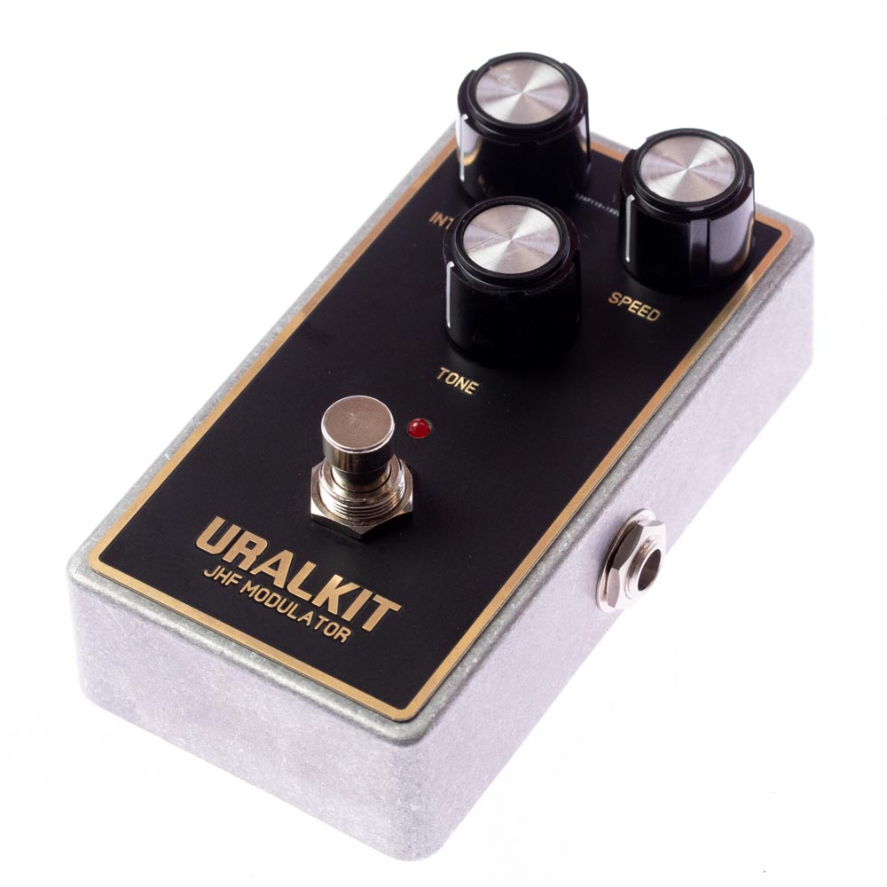 UralTone JHF Modulator -pedaalin kuvallinen kasausohje