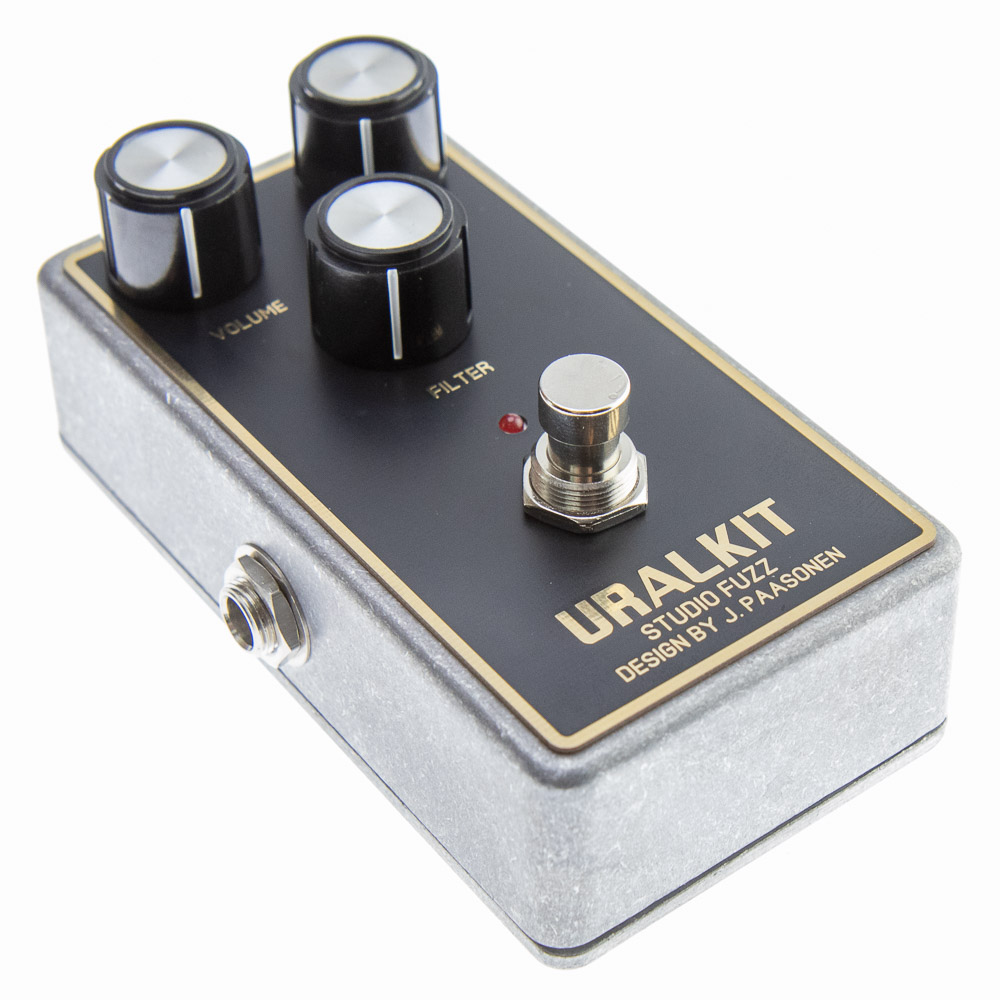 UralTone Studio Fuzz -efektipedalin kuvallinen rakennusohje